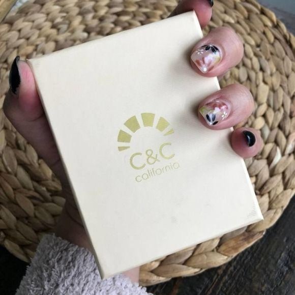 HAND BEADED C&C Seed Bead MONSTERA Dangle Earrings - Picture 8 of 10